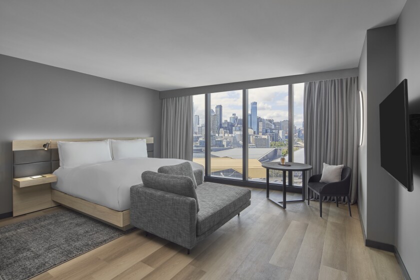 AC Melbourne Southbank_Deluxe King Room[33].jpg